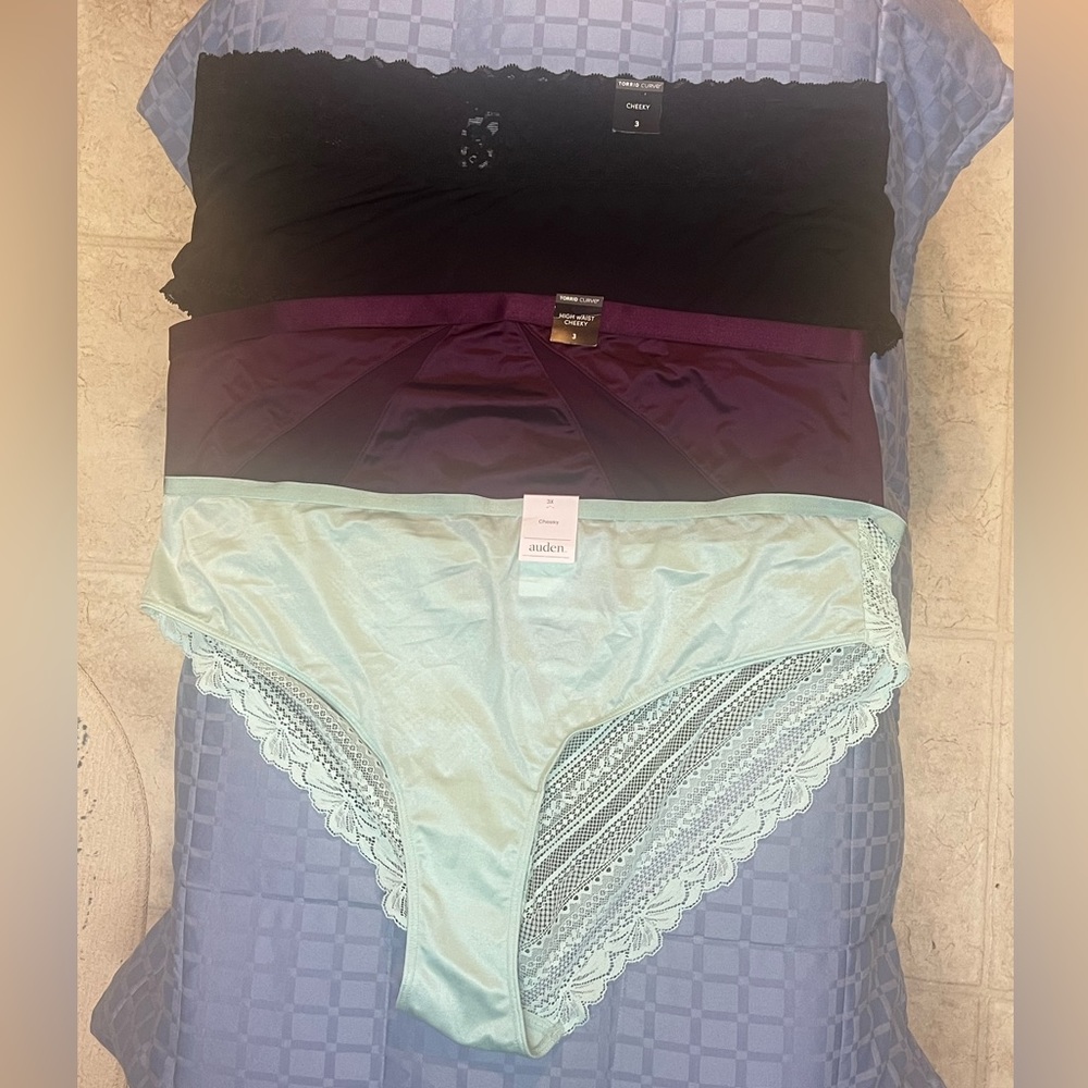The first 3 are cheeky. Burgundy high waist cheeky. Green are Auden. Rest hip'r.